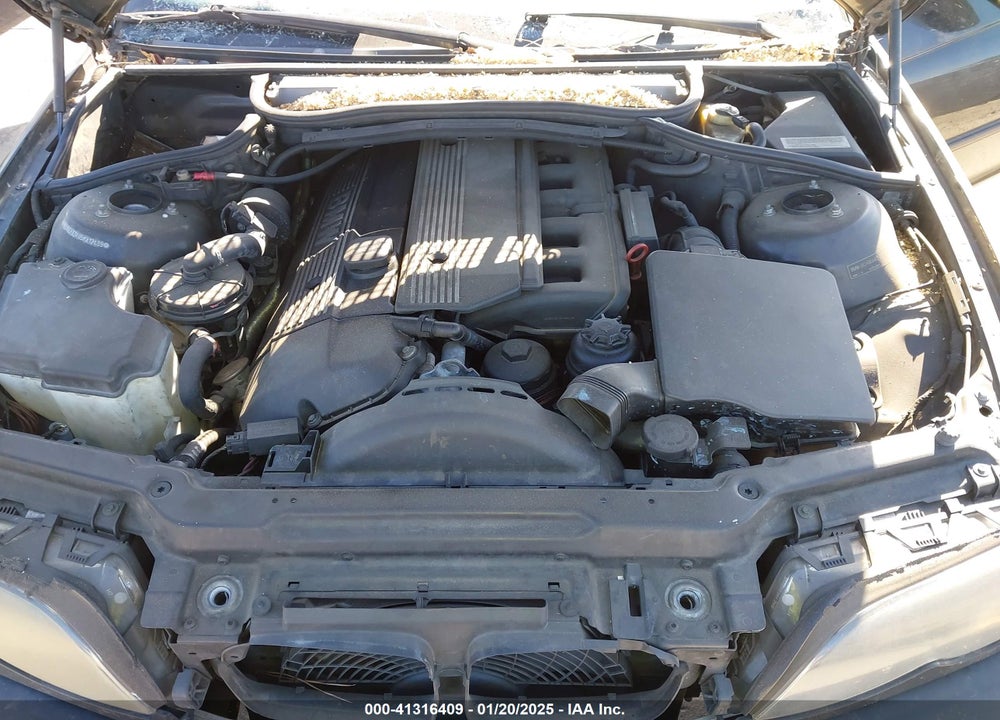 2005 BMW 325I VIN: WBAEV33405KX12489