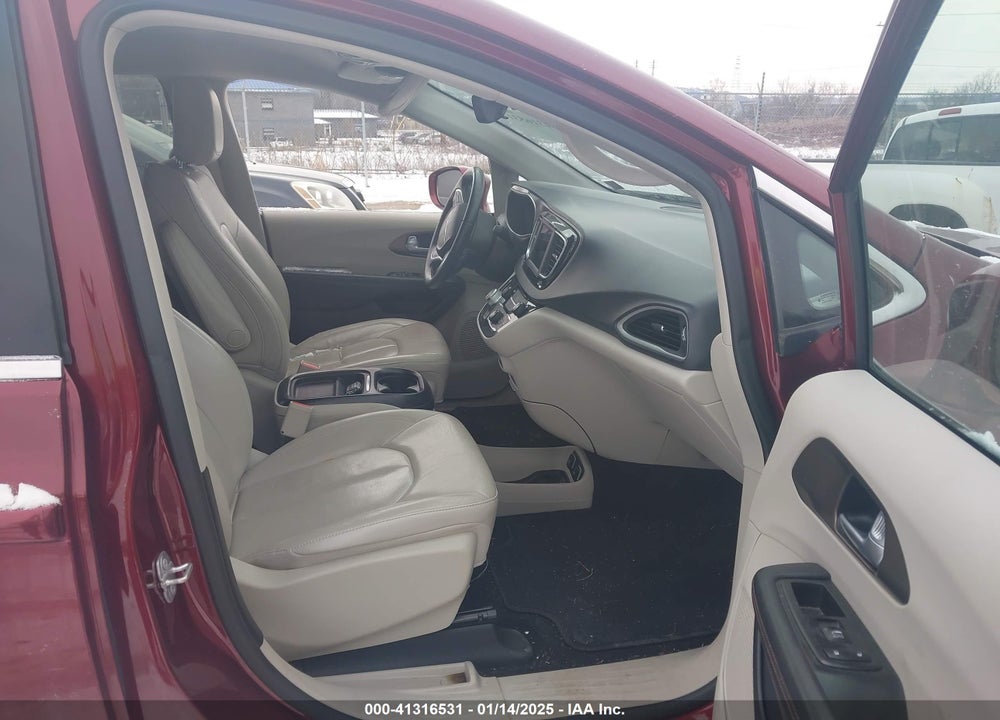 2018 CHRYSLER PACIFICA TOURING L VIN: 2C4RC1BG2JR131582