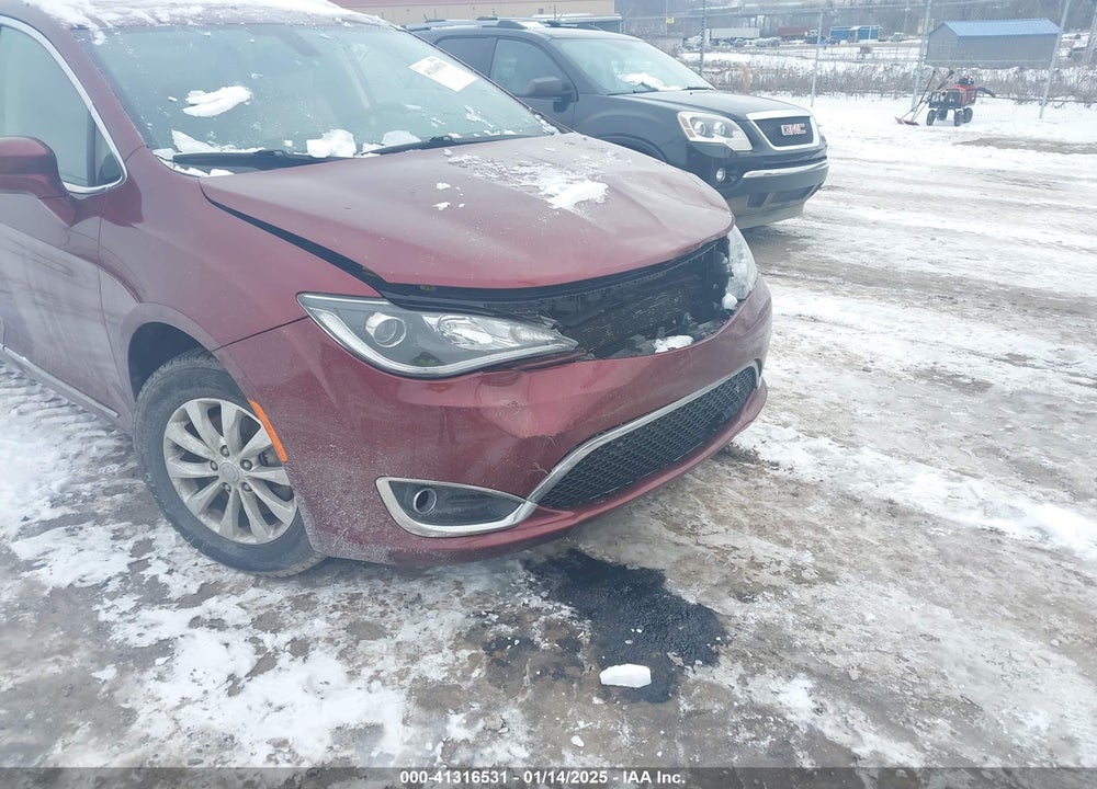 2018 CHRYSLER PACIFICA TOURING L VIN: 2C4RC1BG2JR131582