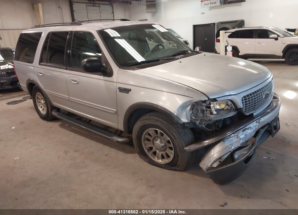 2000 FORD EXPEDITION XLT VIN: 1FMRU1569YLB32940