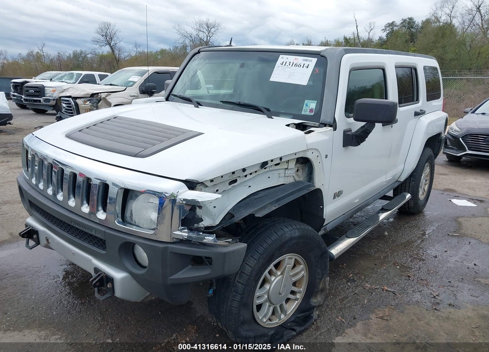 2008 HUMMER H3 SUV VIN: 5GTEN13E188185413