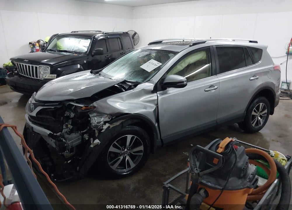 2018 TOYOTA RAV4 ADVENTURE/XLE VIN: JTMRFREV0JJ205313