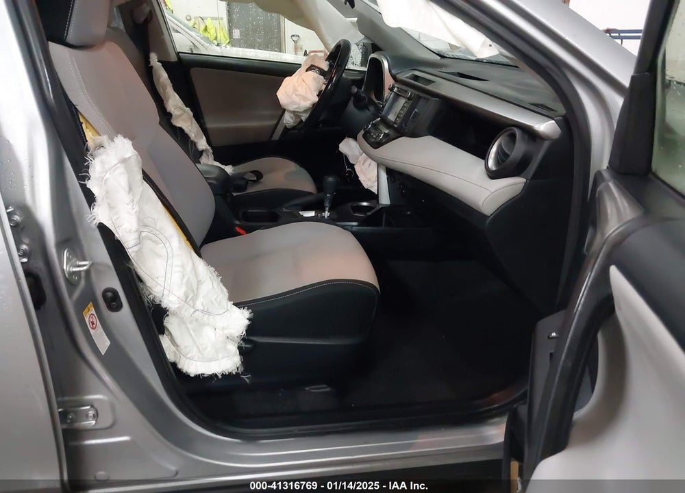 2018 TOYOTA RAV4 ADVENTURE/XLE VIN: JTMRFREV0JJ205313