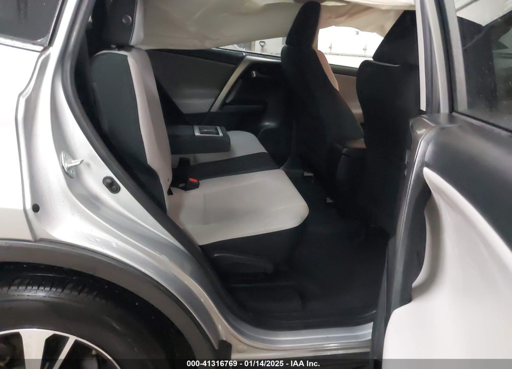 2018 TOYOTA RAV4 ADVENTURE/XLE VIN: JTMRFREV0JJ205313