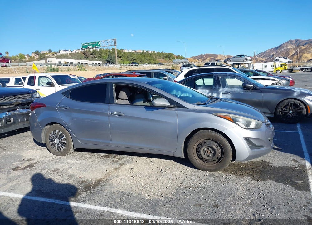 2016 HYUNDAI ELANTRA SE VIN: 5NPDH4AE5GH731645