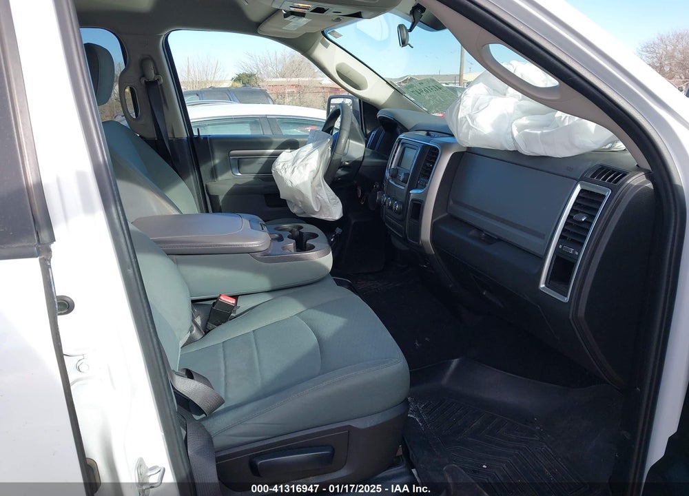 2019 RAM 1500 CLASSIC VIN: 1C6RR6TT7KS706841