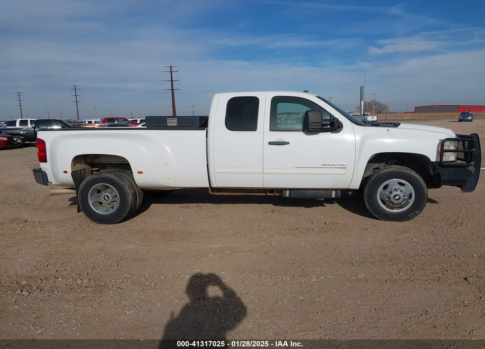 2011 CHEVROLET SILVERADO 3500HD LT VIN: 1GC5C0C81BZ252045