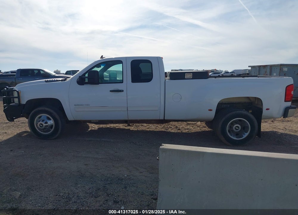 2011 CHEVROLET SILVERADO 3500HD LT VIN: 1GC5C0C81BZ252045