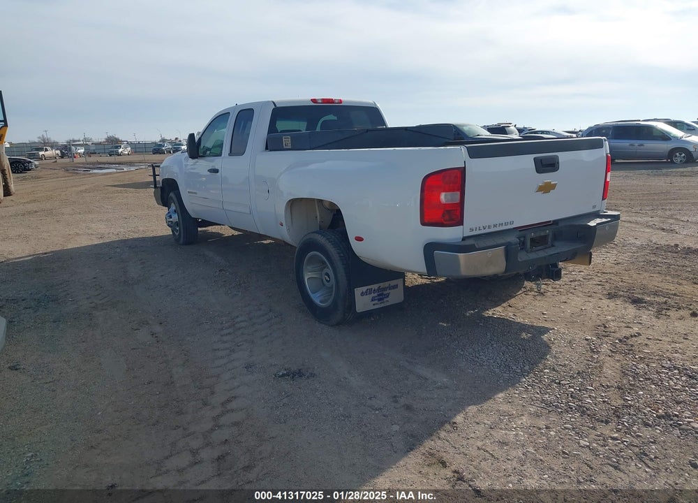 2011 CHEVROLET SILVERADO 3500HD LT VIN: 1GC5C0C81BZ252045