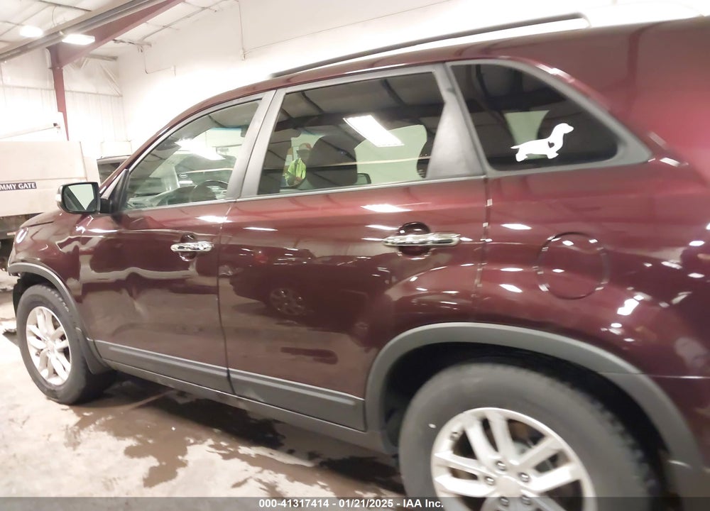 2015 KIA SORENTO LX V6 VIN: 5XYKT4A71FG642460