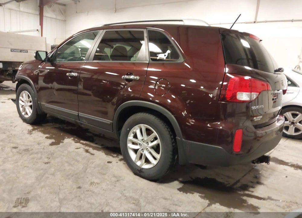 2015 KIA SORENTO LX V6 VIN: 5XYKT4A71FG642460