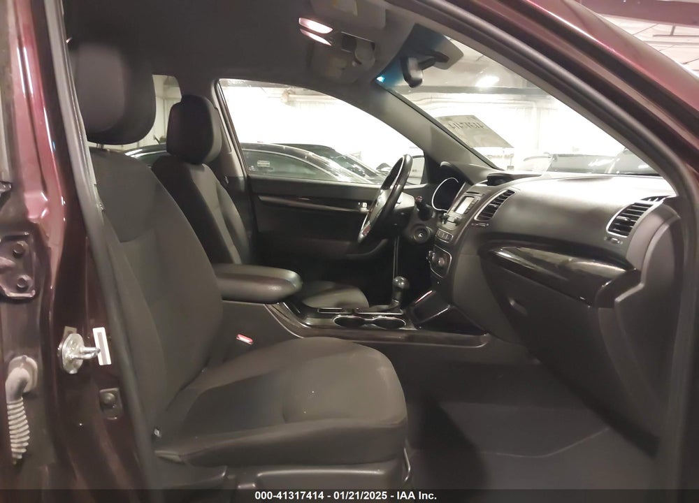 2015 KIA SORENTO LX V6 VIN: 5XYKT4A71FG642460