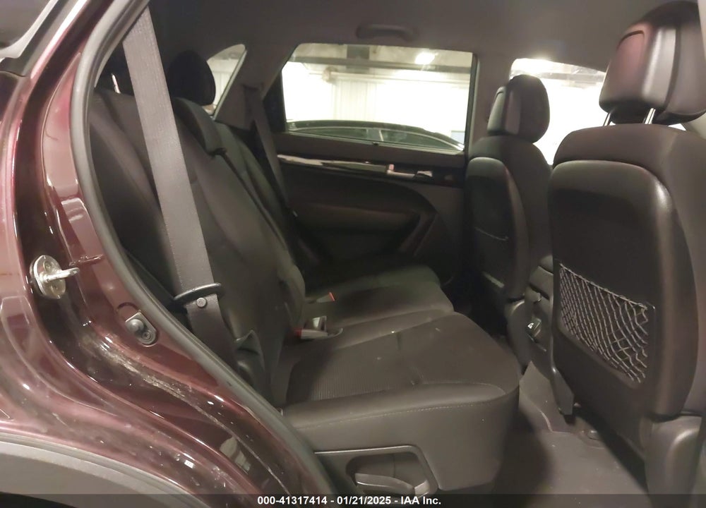 2015 KIA SORENTO LX V6 VIN: 5XYKT4A71FG642460