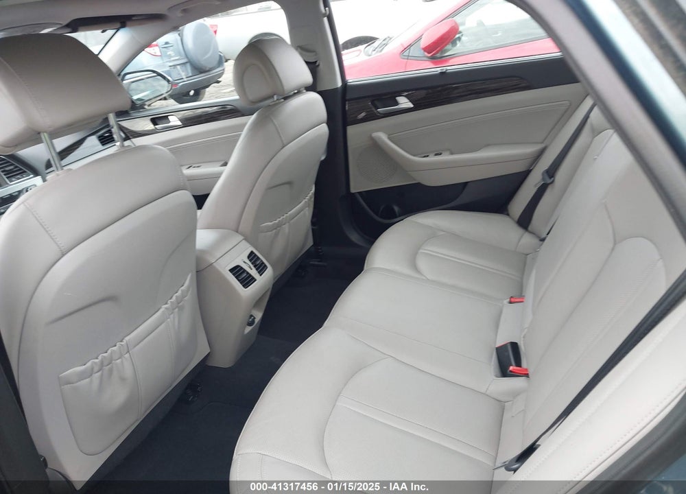2016 HYUNDAI SONATA VIN: KMHE34L15GA008247