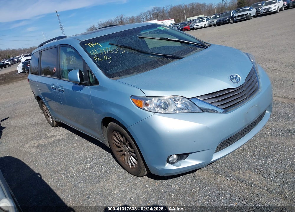 2015 TOYOTA SIENNA XLE 8 PASSENGER VIN: 5TDYK3DC9FS551312