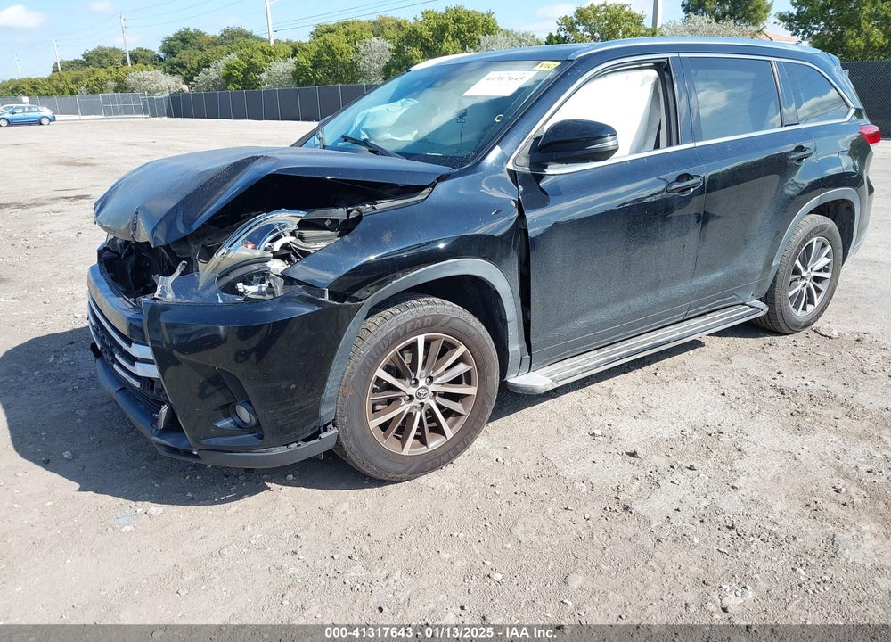 2017 TOYOTA HIGHLANDER XLE VIN: 5TDKZRFH4HS518363