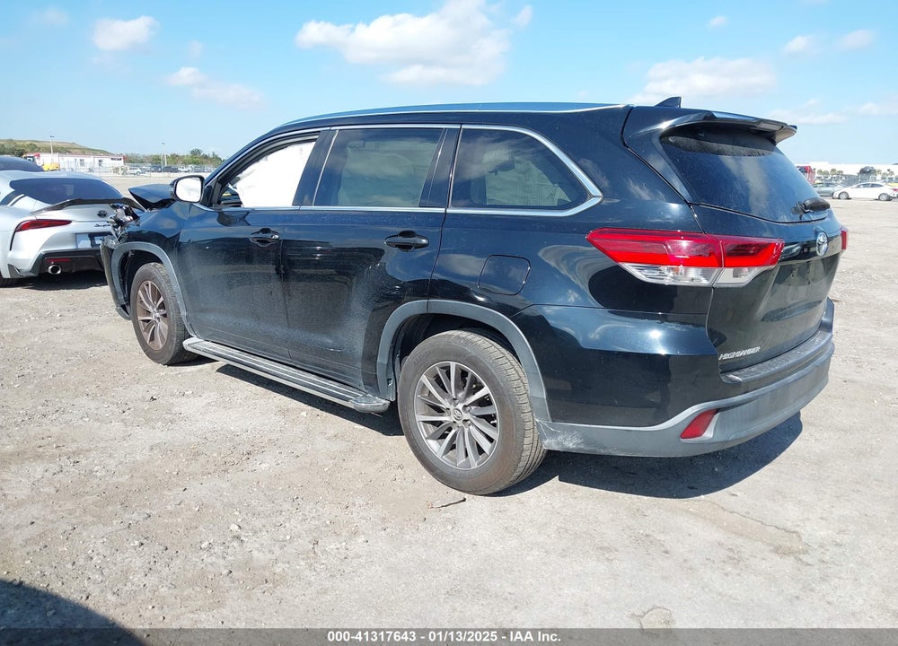 2017 TOYOTA HIGHLANDER XLE VIN: 5TDKZRFH4HS518363