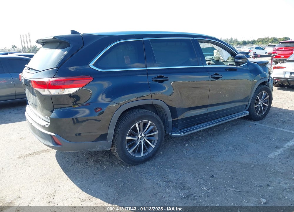 2017 TOYOTA HIGHLANDER XLE VIN: 5TDKZRFH4HS518363