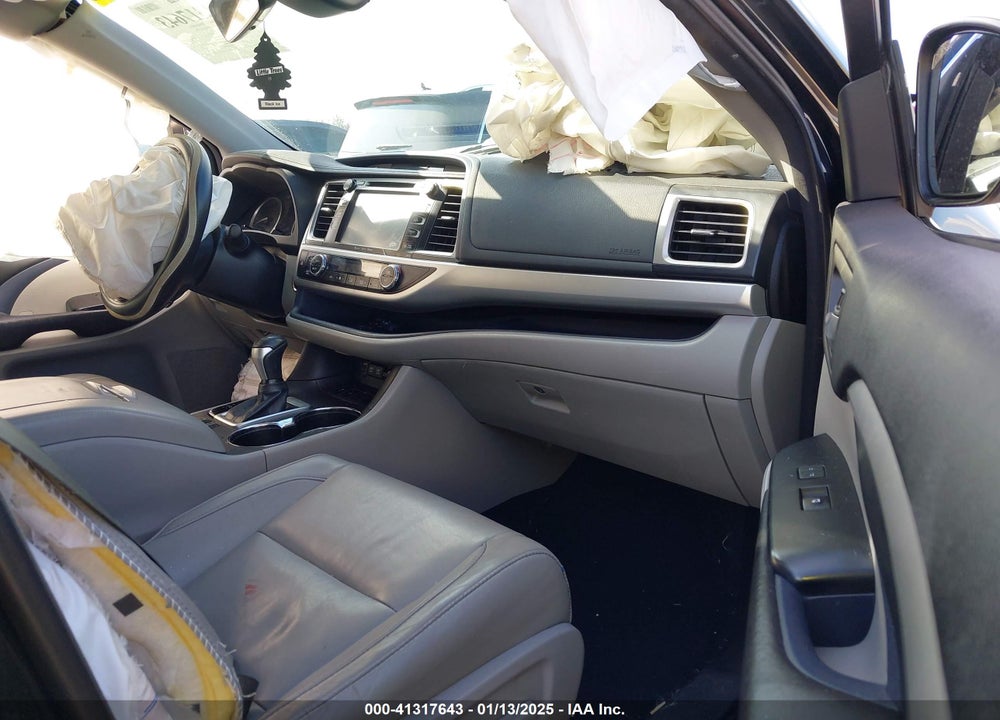 2017 TOYOTA HIGHLANDER XLE VIN: 5TDKZRFH4HS518363