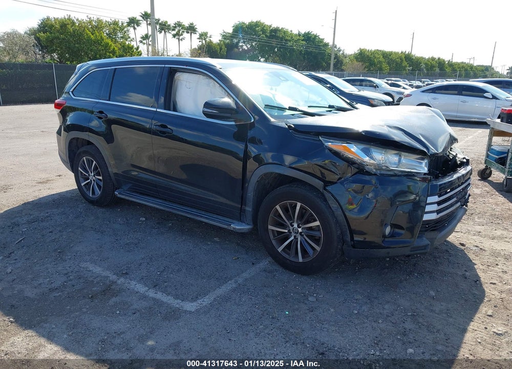 2017 TOYOTA HIGHLANDER XLE VIN: 5TDKZRFH4HS518363