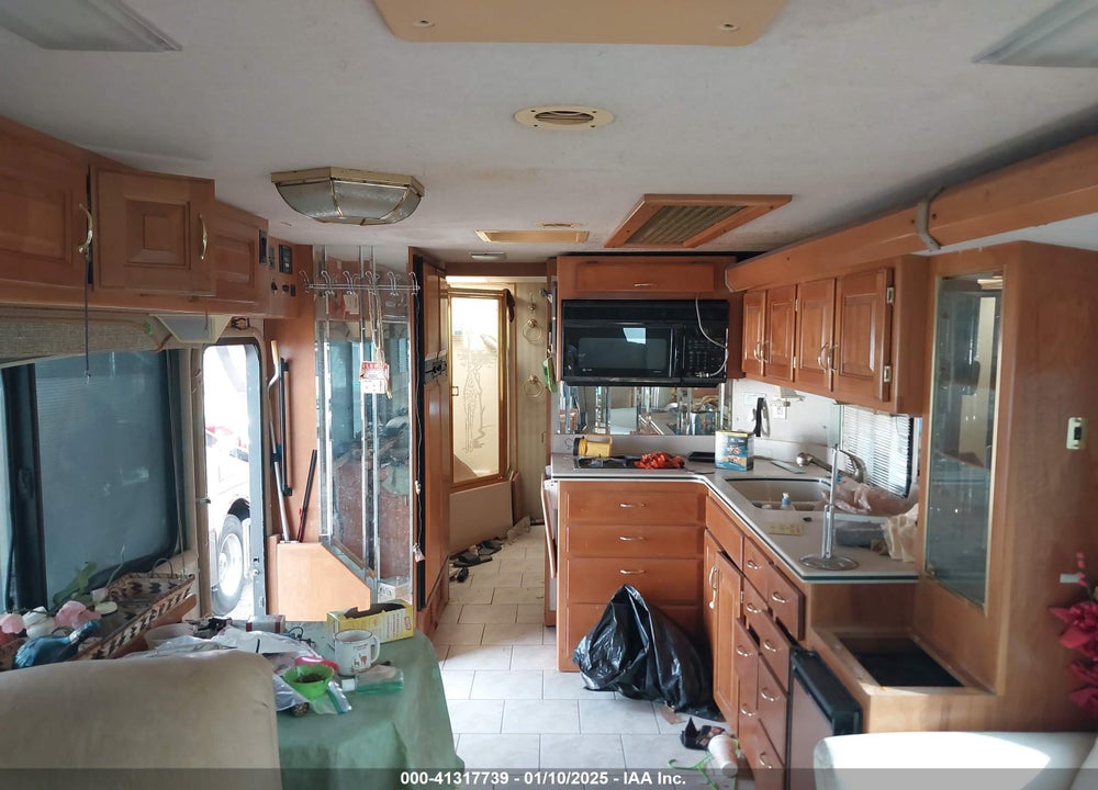 1998 SAFARI MOTOR HOME VIN: 4SLA8GN20W1109979