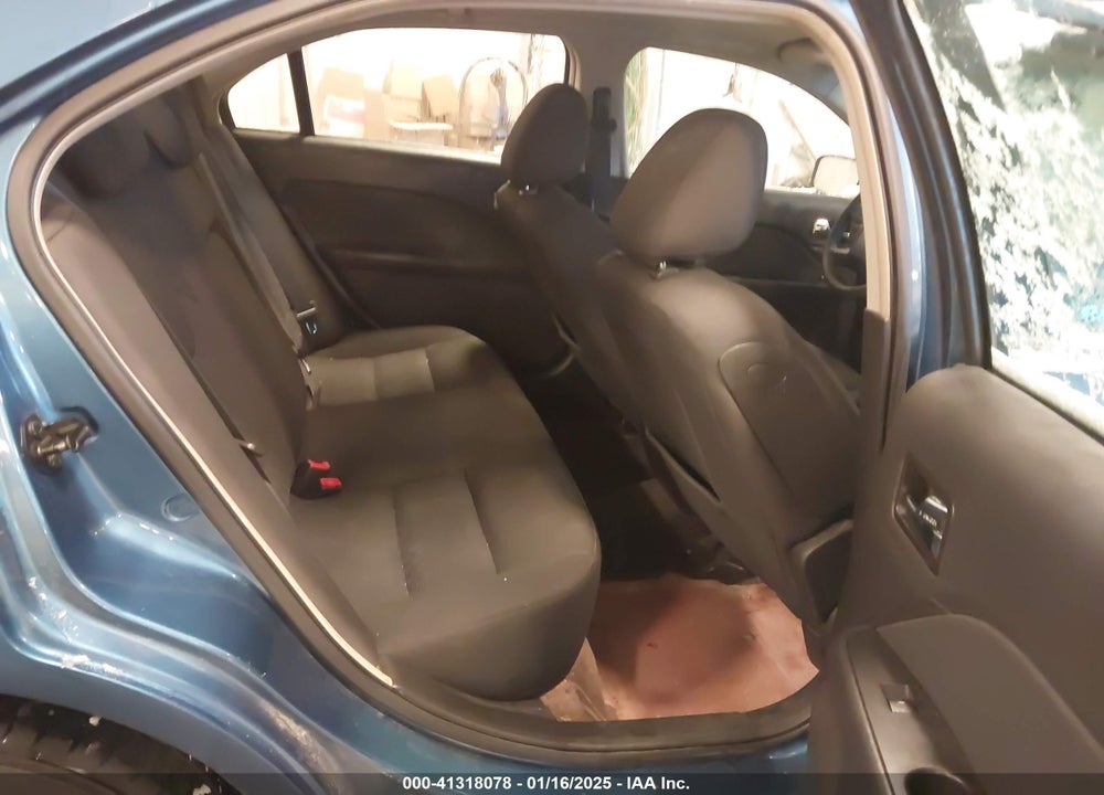 2010 FORD FUSION VIN: 3FAHP0HA7AR215278