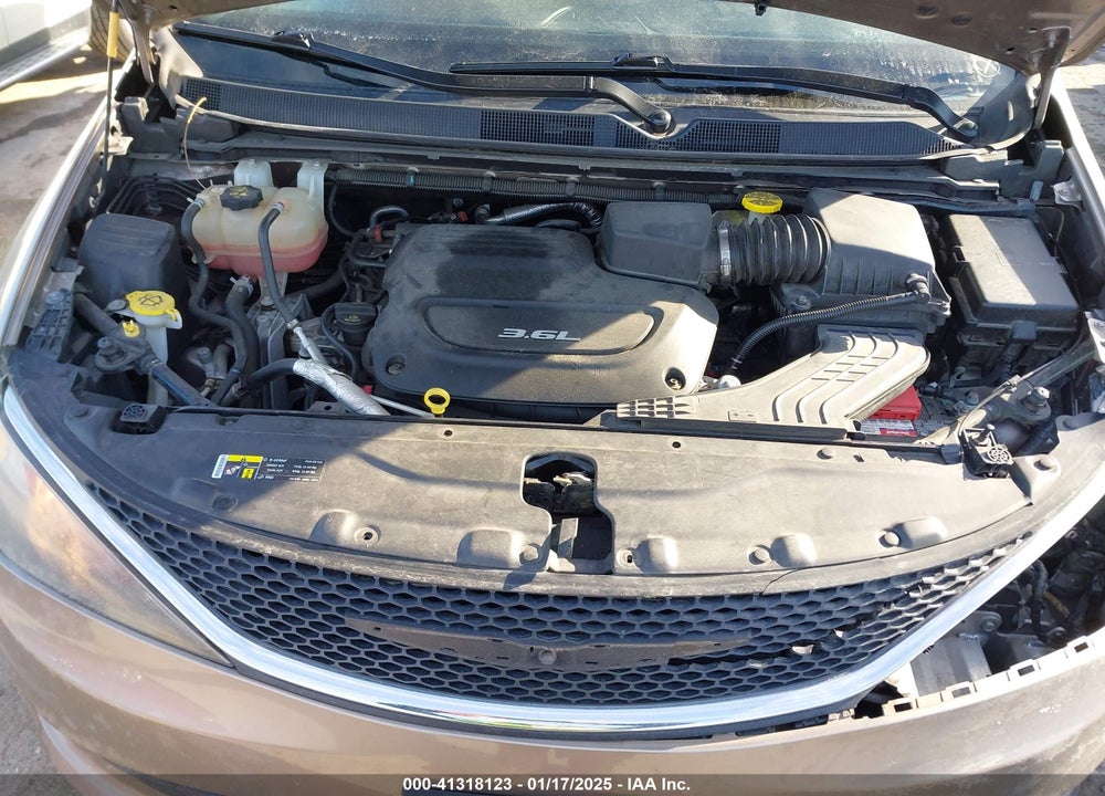 2017 CHRYSLER PACIFICA VIN: 2C4RC1CG4HR708590