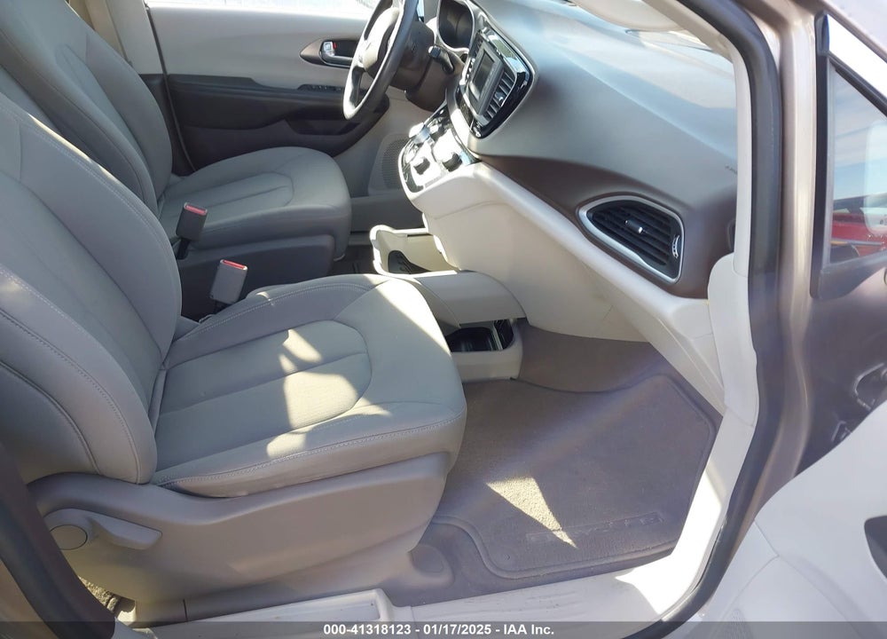 2017 CHRYSLER PACIFICA VIN: 2C4RC1CG4HR708590