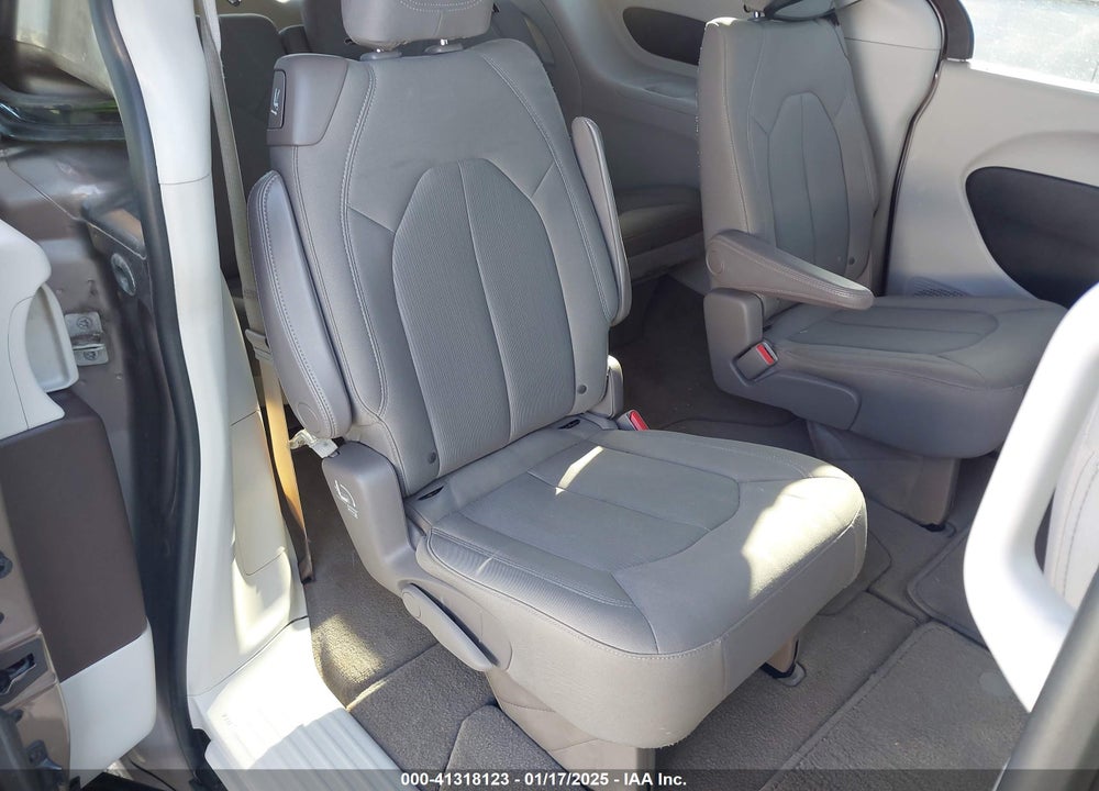 2017 CHRYSLER PACIFICA VIN: 2C4RC1CG4HR708590