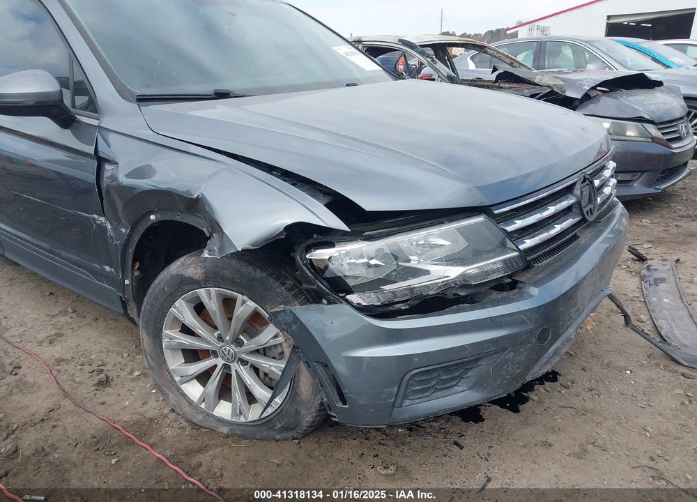 2019 VOLKSWAGEN TIGUAN VIN: 3VV1B7AX5KM077211