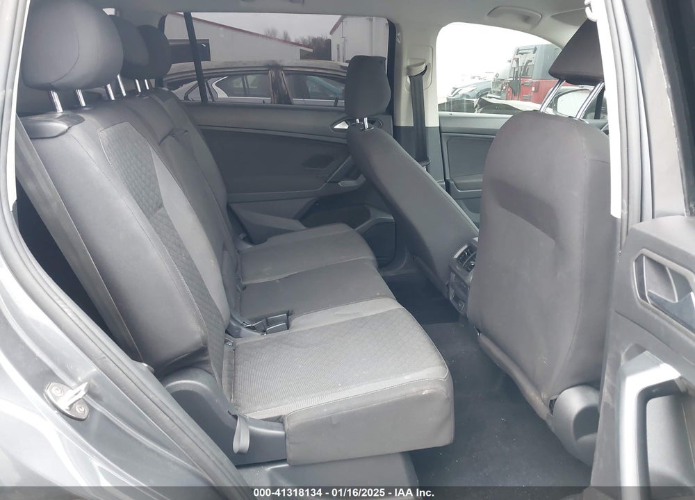 2019 VOLKSWAGEN TIGUAN VIN: 3VV1B7AX5KM077211