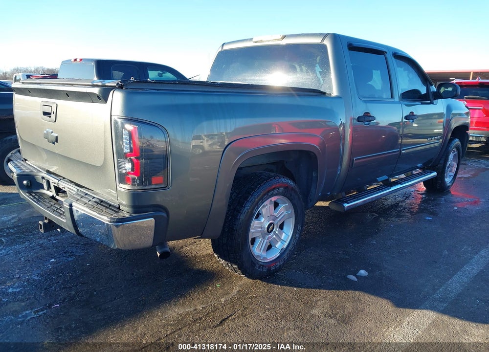 2011 CHEVROLET SILVERADO 1500 LT VIN: 3GCPKSE33BG306390