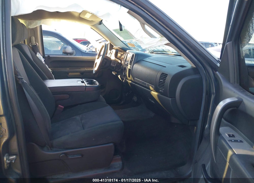 2011 CHEVROLET SILVERADO 1500 LT VIN: 3GCPKSE33BG306390