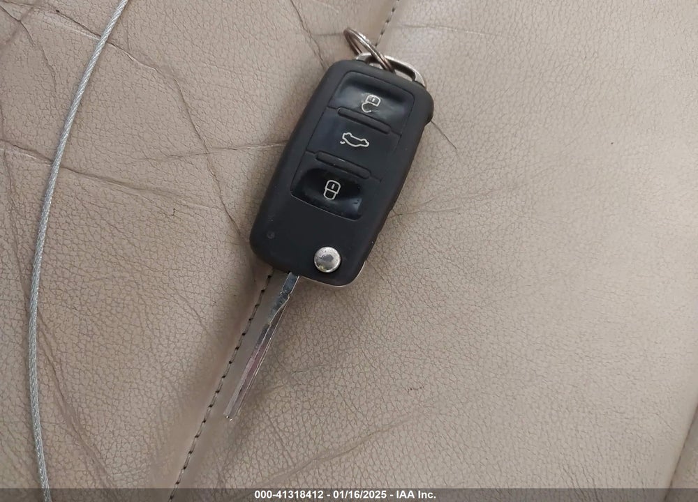 2011 VOLKSWAGEN TIGUAN SEL VIN: WVGBV7AX6BW564620