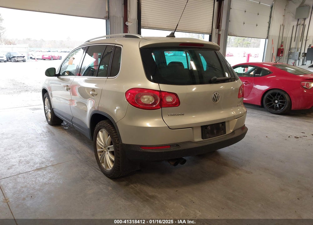 2011 VOLKSWAGEN TIGUAN SEL VIN: WVGBV7AX6BW564620