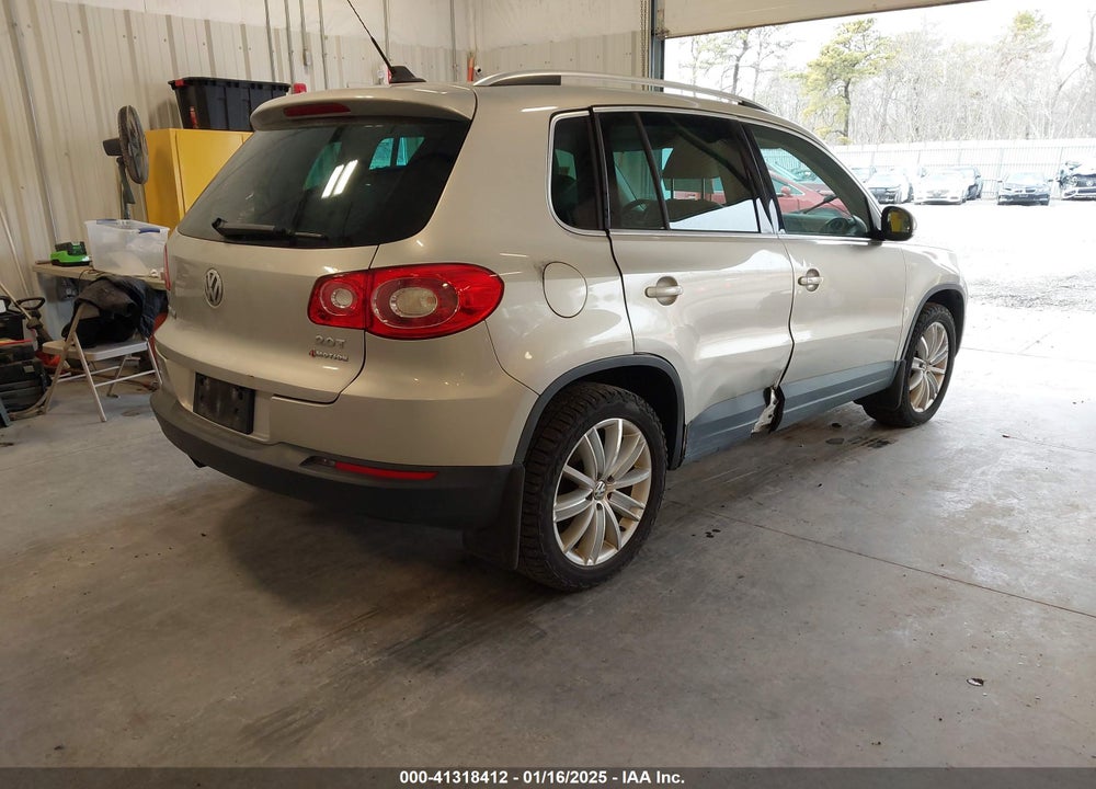 2011 VOLKSWAGEN TIGUAN SEL VIN: WVGBV7AX6BW564620