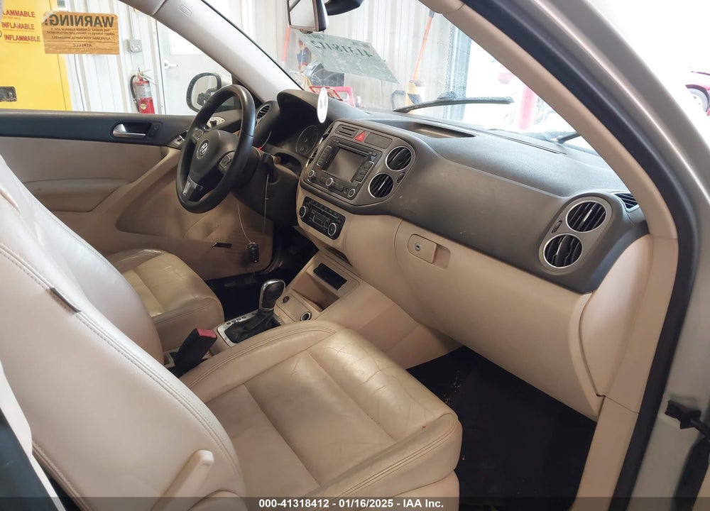 2011 VOLKSWAGEN TIGUAN SEL VIN: WVGBV7AX6BW564620