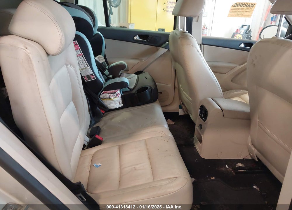 2011 VOLKSWAGEN TIGUAN SEL VIN: WVGBV7AX6BW564620
