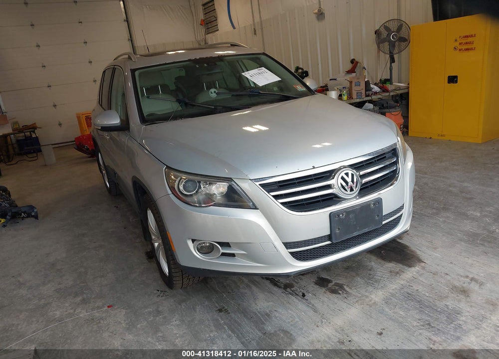 2011 VOLKSWAGEN TIGUAN SEL VIN: WVGBV7AX6BW564620
