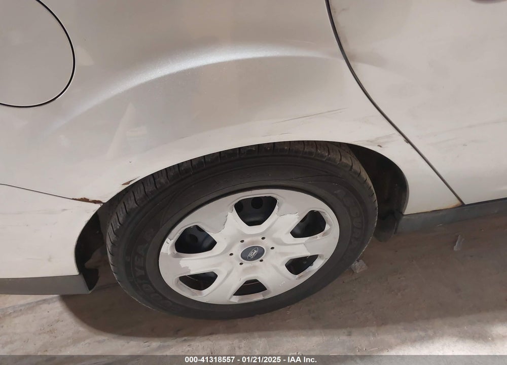 2013 FORD FOCUS VIN: 1FADP3E25DL379872