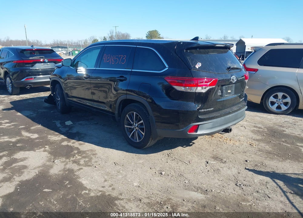 2017 TOYOTA HIGHLANDER XLE VIN: 5TDJZRFH2HS391365
