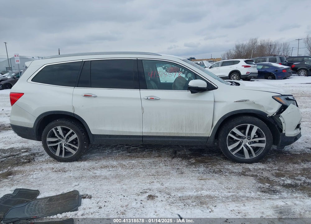 2017 HONDA PILOT TOURING VIN: 5FNYF6H90HB035691