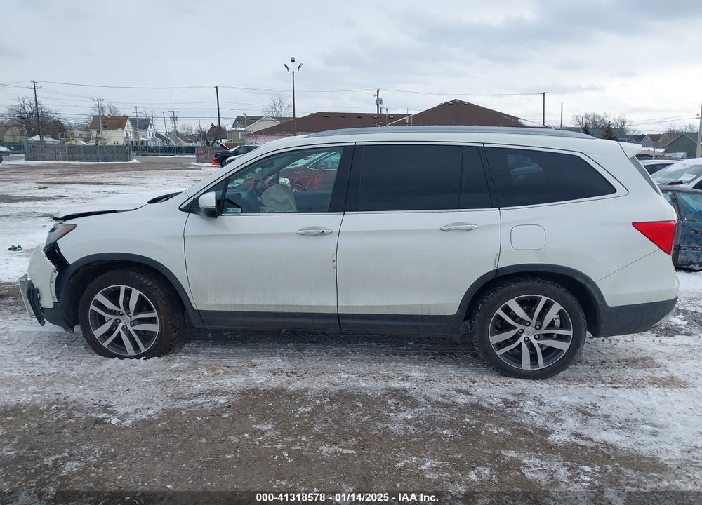 2017 HONDA PILOT TOURING VIN: 5FNYF6H90HB035691