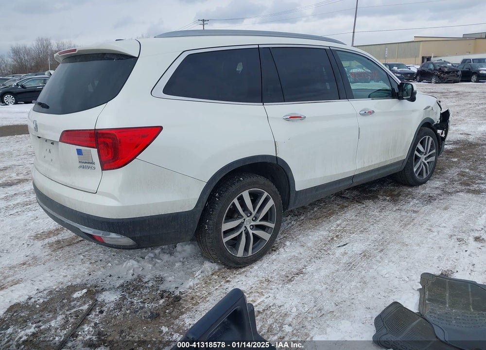 2017 HONDA PILOT TOURING VIN: 5FNYF6H90HB035691