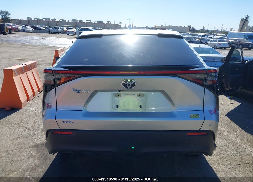 2024 TOYOTA BZ4X XLE VIN: JTMAAAAA5RA033291