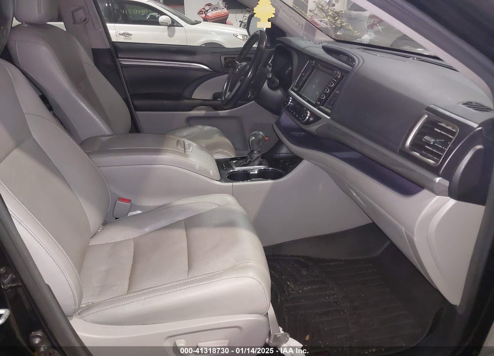 2017 TOYOTA HIGHLANDER LIMITED/PLATINUM VIN: 5TDDZRFH1HS395677