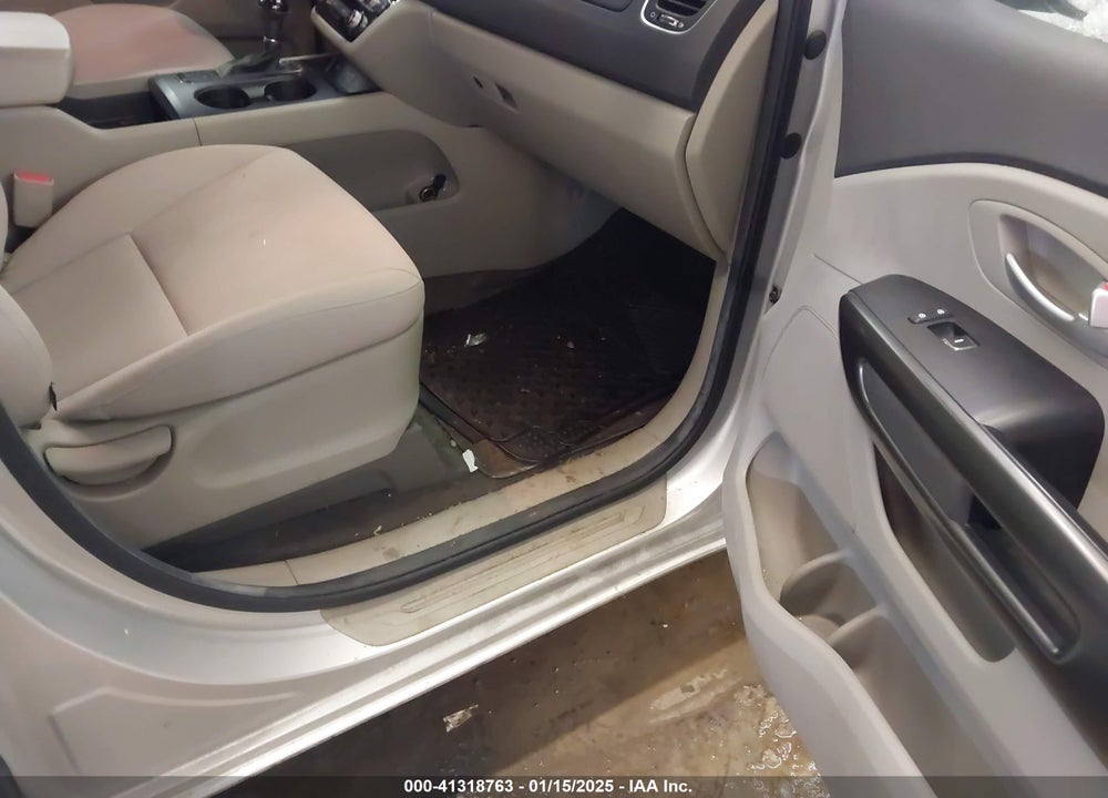 2016 KIA SEDONA LX VIN: KNDMB5C15G6178068