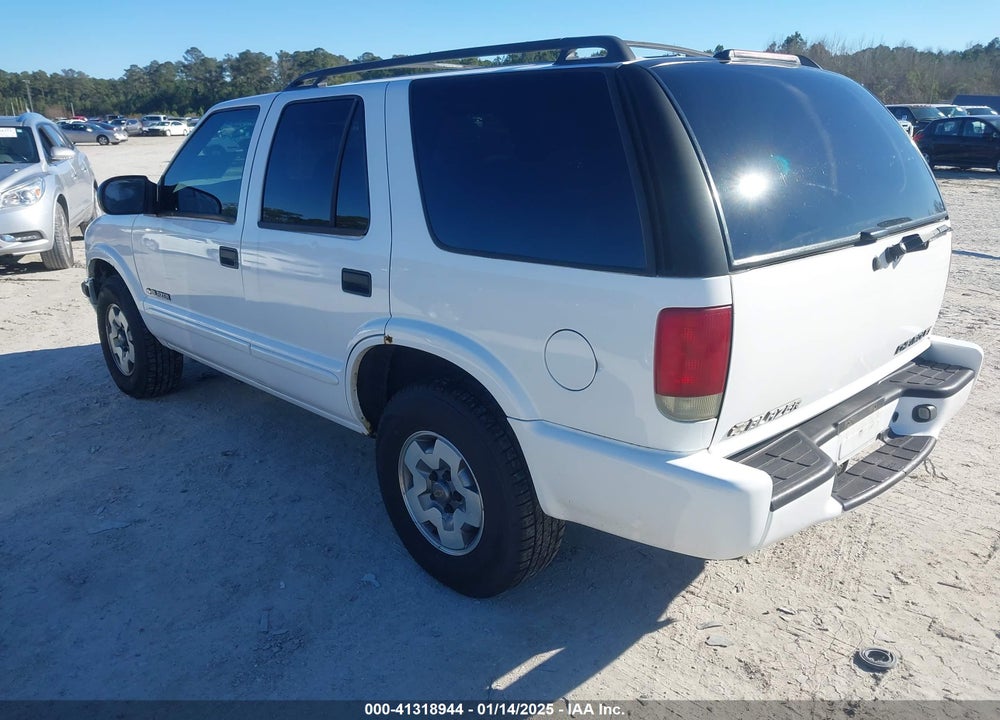 2002 CHEVROLET BLAZER LS VIN: 1GNDT13W02K111595