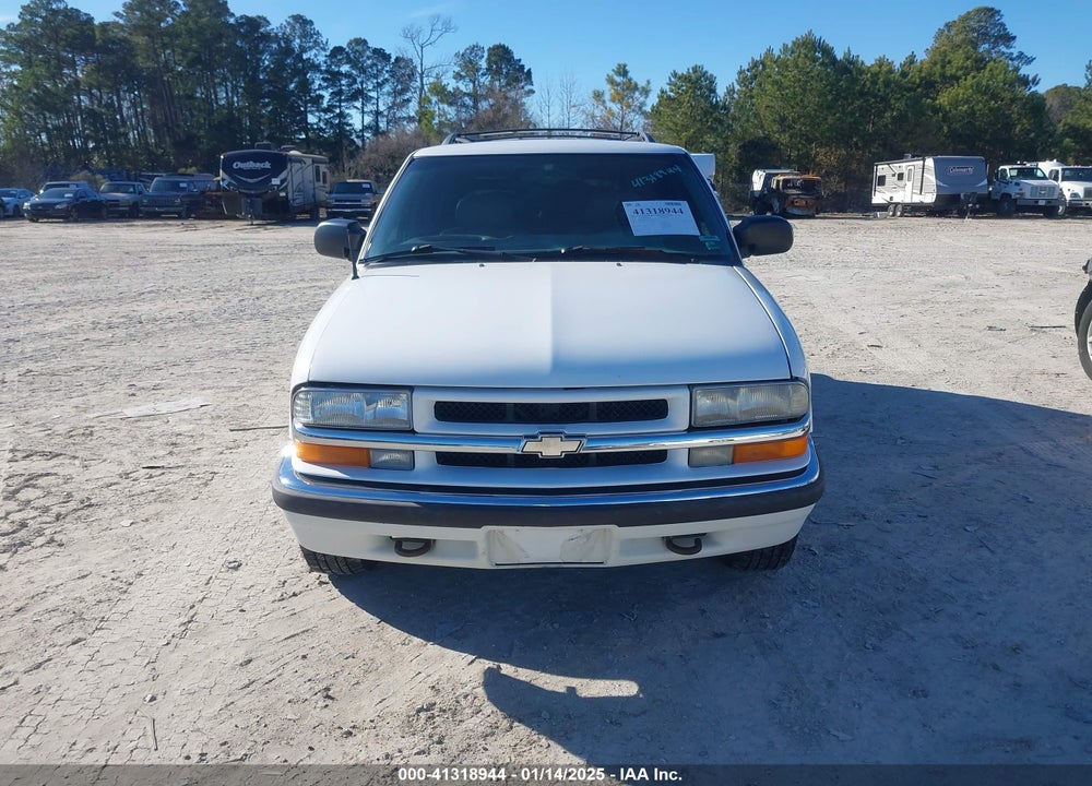 2002 CHEVROLET BLAZER LS VIN: 1GNDT13W02K111595