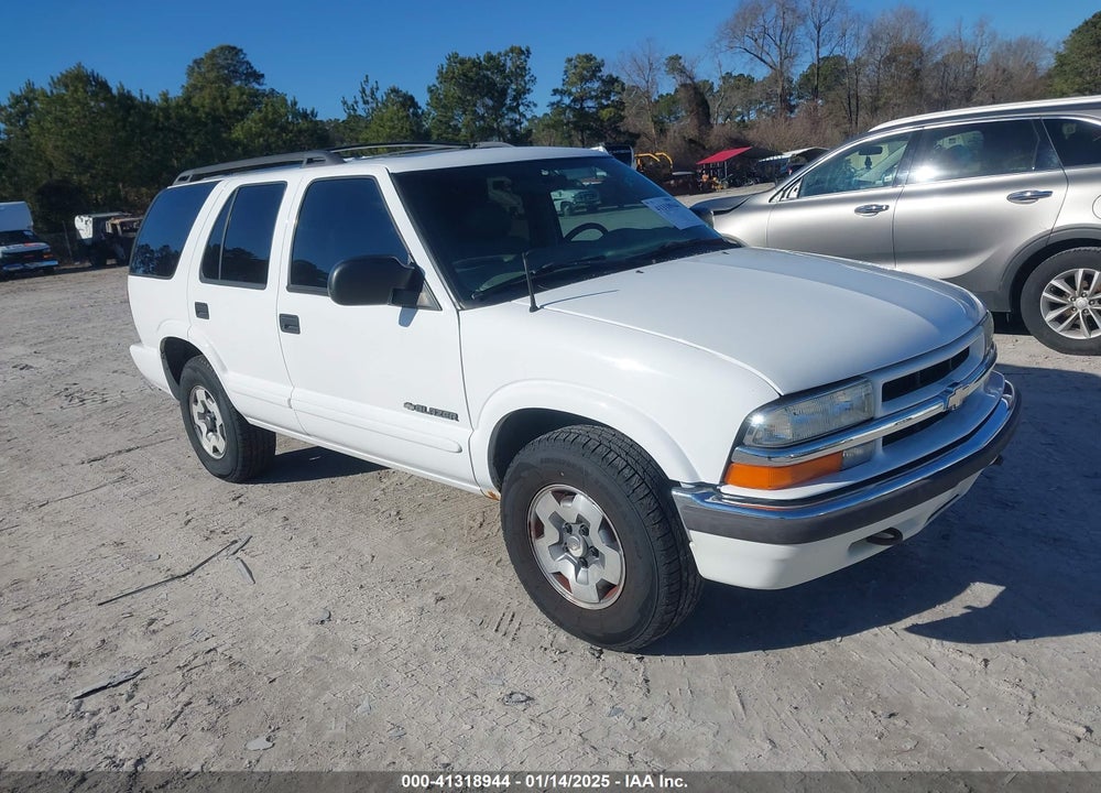 2002 CHEVROLET BLAZER LS VIN: 1GNDT13W02K111595